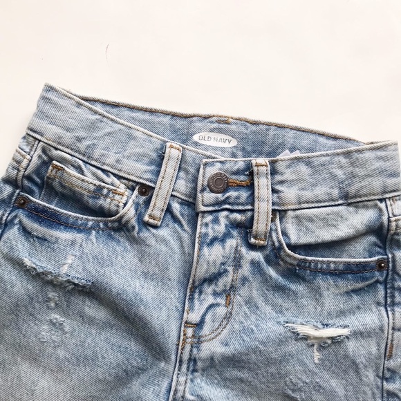 Old Navy light wash distressed denim shorts EUC 6Y - Picture 2 of 5